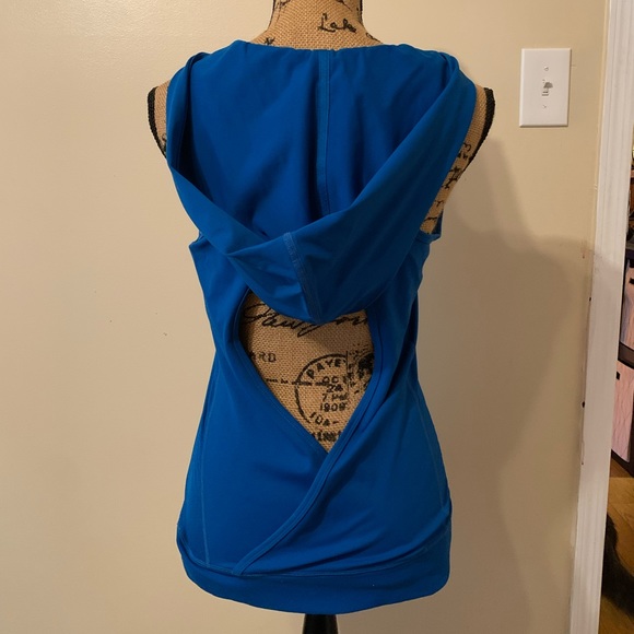 NWT Colloseum Brand Hooded Halter Style Tank - Gorgeous Blue Color - Picture 2 of 2